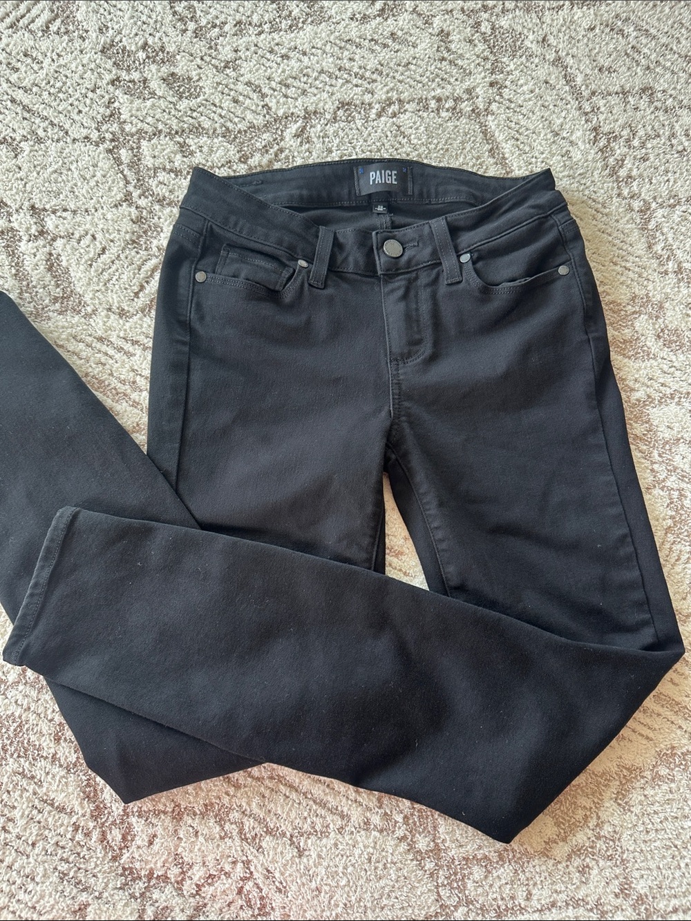 PAIGE Black Skinny Jeans 26 Low Rise Designer Denim Quiet Luxury Like New